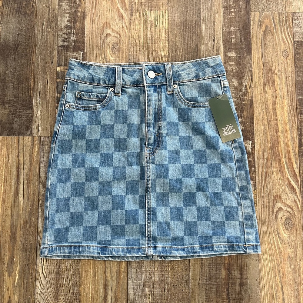 This is a super cute plaid denim jean skirt from Target! NEVER BEEN WORN!! 💙🤍